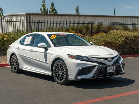 Certified 2024 Toyota Camry SE FWD image 3