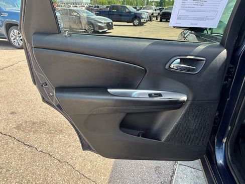 Used 2018 Dodge Journey SE w/ Connectivity Group FWD image 14