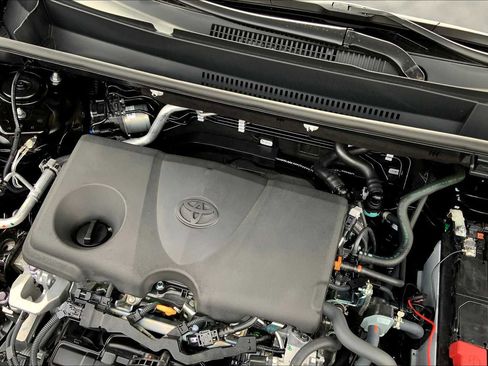 New 2025 Toyota RAV4 XLE image 17