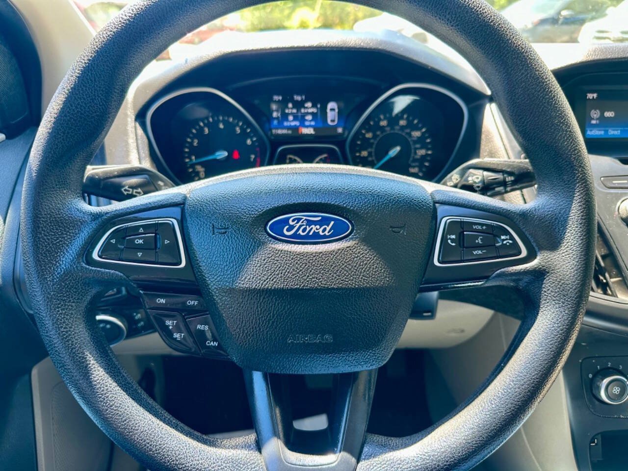 Used 2015 Ford Focus SE FWD image 22