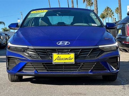 Certified 2025 Hyundai Elantra SE image 9
