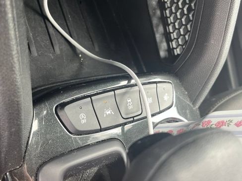 Used 2023 Chevrolet TrailBlazer LT w/ Convenience Package FWD image 3