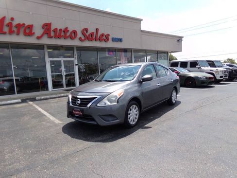 Used 2019 Nissan Versa SV FWD image 2