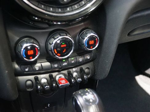 Used 2019 MINI Cooper 2-Door Hardtop w/ Premium Package FWD image 26