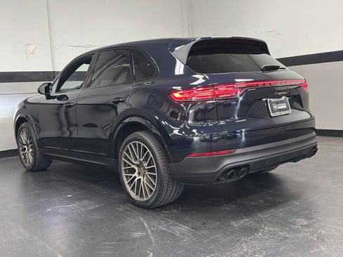 Used 2023 Porsche Cayenne AWD/4WD image 9
