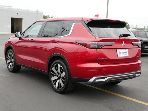 Used 2025 Mitsubishi Outlander SE AWD/4WD image 3