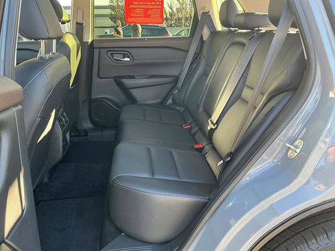 Used 2023 Nissan Rogue SV w/ SV Premium B Package image 22