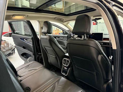 Used 2023 Lincoln Nautilus Reserve w/ Luxury Package image 22