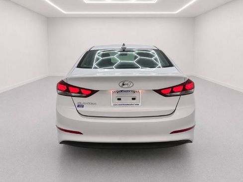 Used 2017 Hyundai Elantra SE FWD image 4