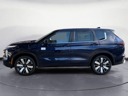 New 2026 Mitsubishi Outlander SE image 2