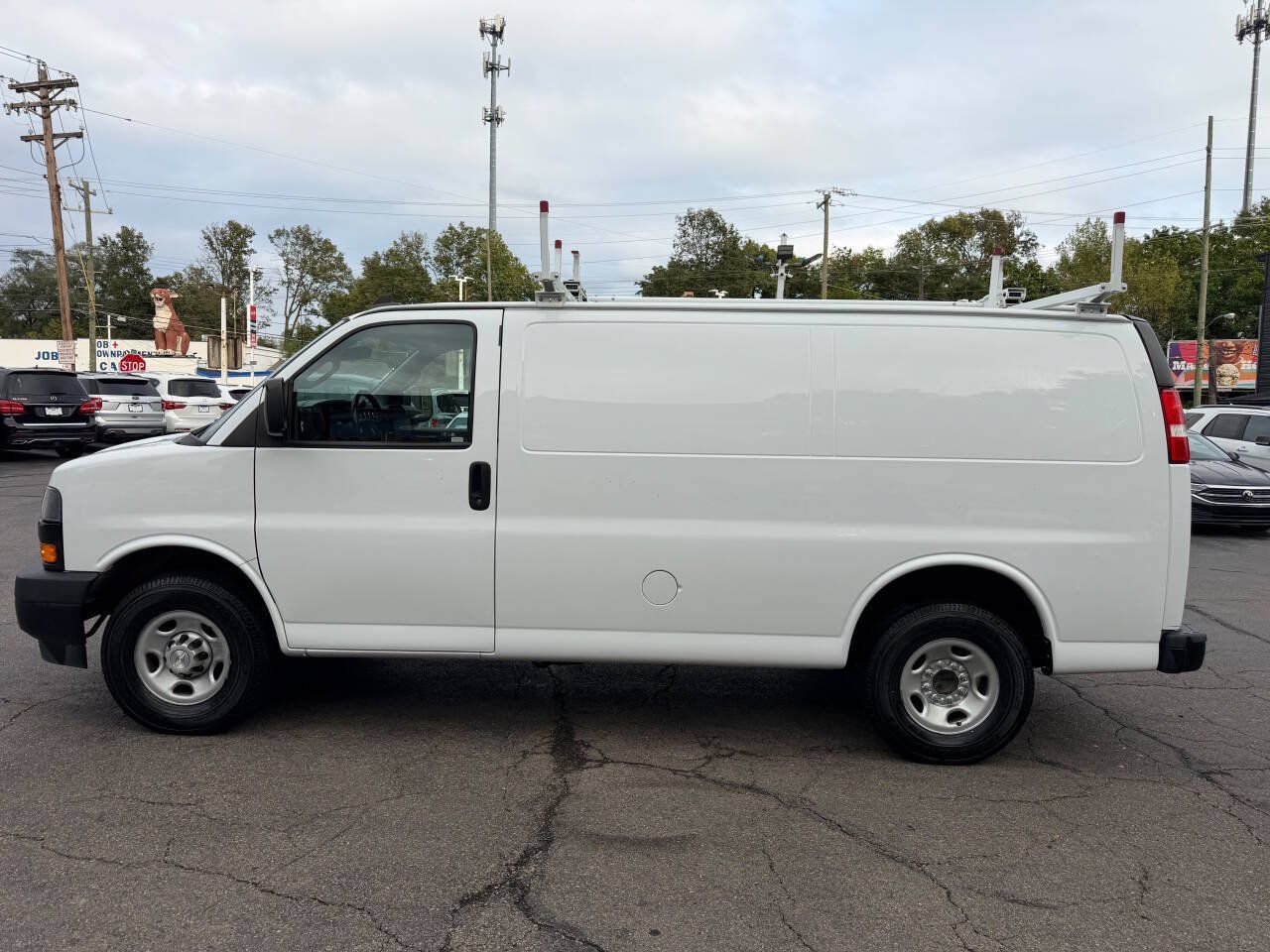 Used 2021 Chevrolet Express 2500 w/ Driver Convenience Package RWD image 5