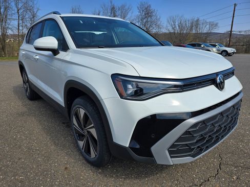 New 2026 Volkswagen Taos SE AWD/4WD image 1