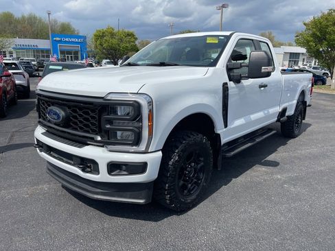 Used 2023 Ford F250 XL w/ STX Appearance Package AWD/4WD image 3
