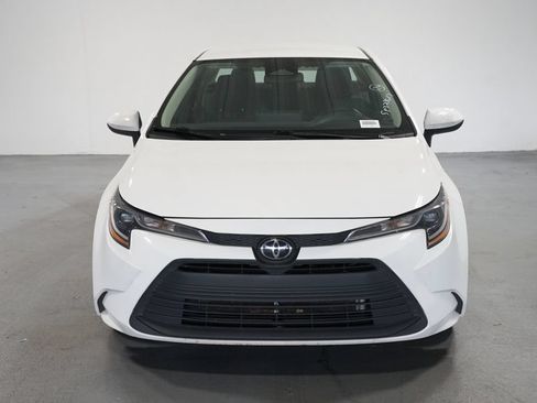 Used 2025 Toyota Corolla LE FWD image 2