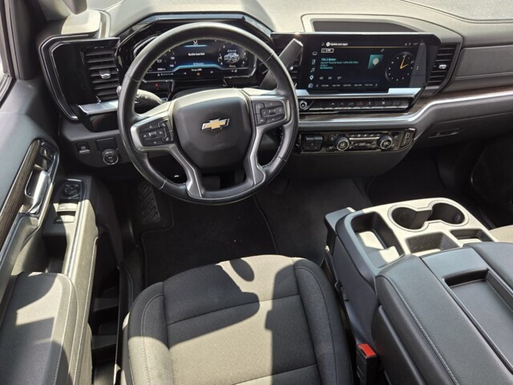 Used 2025 Chevrolet Silverado 1500 LT RWD image 13