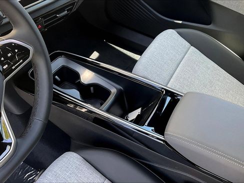 New 2025 Volkswagen ID.4 Pro image 7