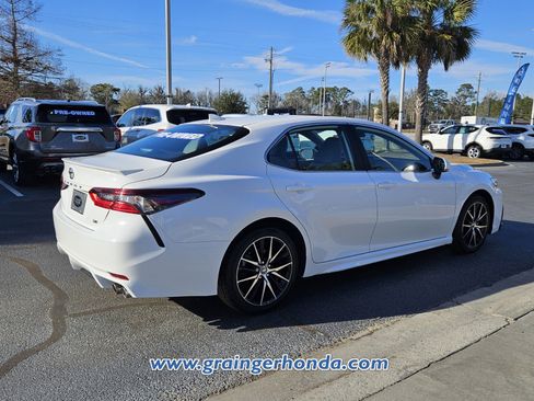 Used 2024 Toyota Camry SE image 5