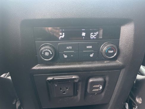 Used 2019 Chevrolet Traverse Premier w/ Driver Confidence II Package image 19