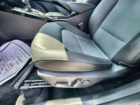 New 2026 Kia Niro EX FWD image 12