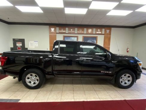 Used 2018 Nissan Titan S w/ S Utility Package RWD image 2