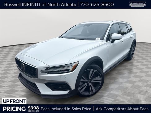 Used 2025 Volvo V60 B5 Cross Country Plus AWD/4WD image 1