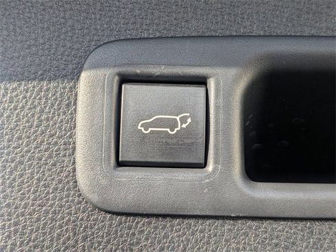 Used 2023 Toyota Highlander Platinum image 15