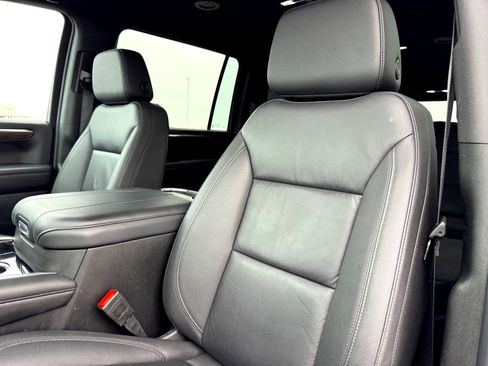 Used 2025 Chevrolet Suburban Z71 AWD/4WD image 14