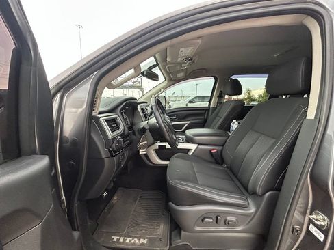 Used 2019 Nissan Titan SV w/ SV Convenience Package AWD/4WD image 7
