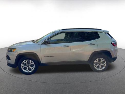 Used 2025 Jeep Compass Latitude image 9