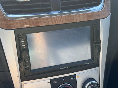 Used 2011 Chevrolet Malibu LT image 21