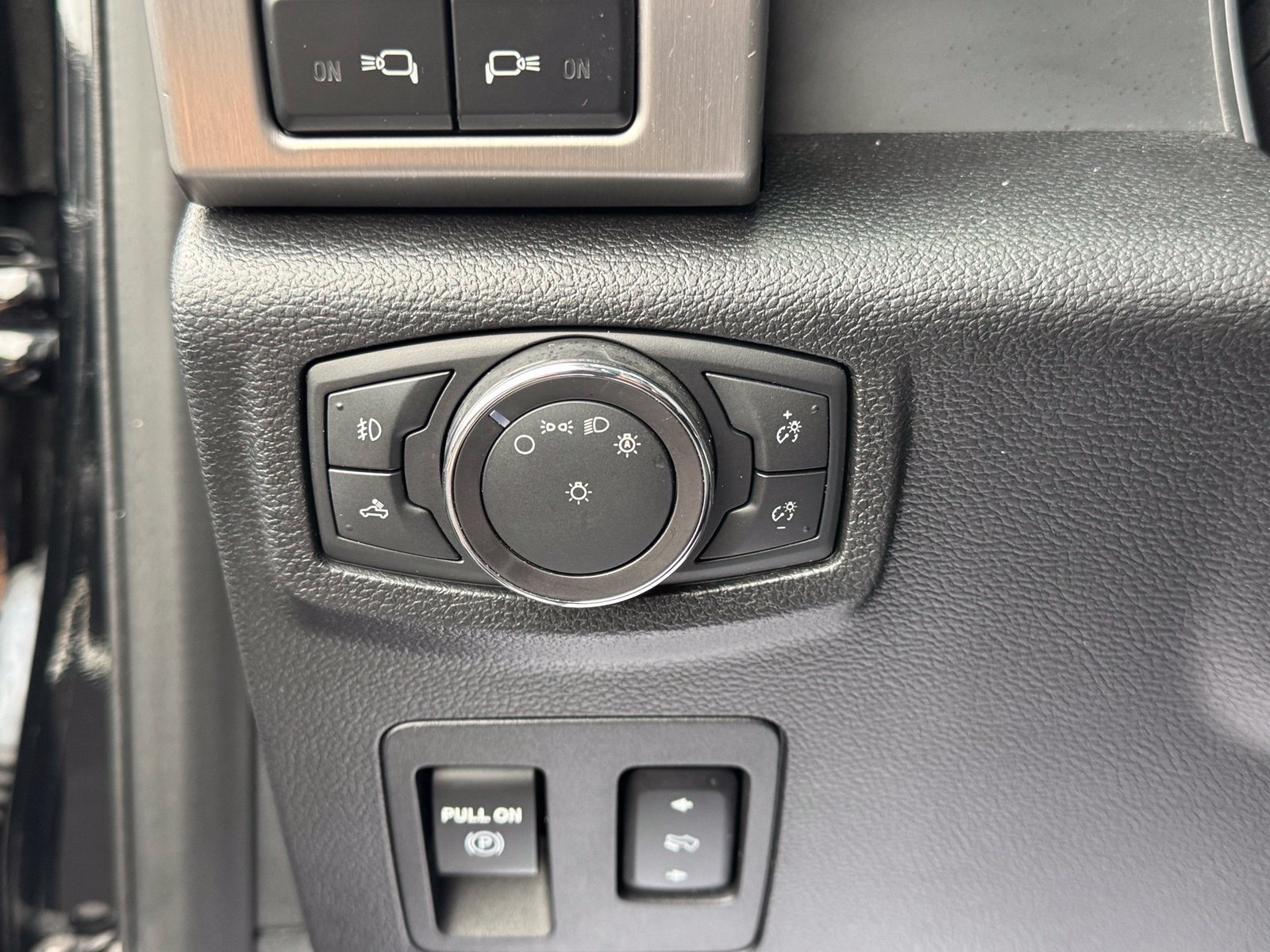 Used 2018 Ford F150 Platinum w/ Equipment Group 701A Luxury AWD/4WD image 17