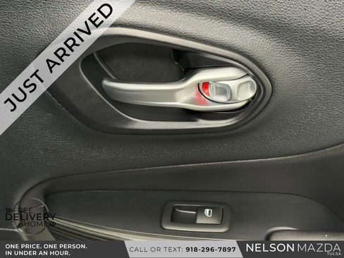 Used 2016 Jeep Cherokee Limited image 39