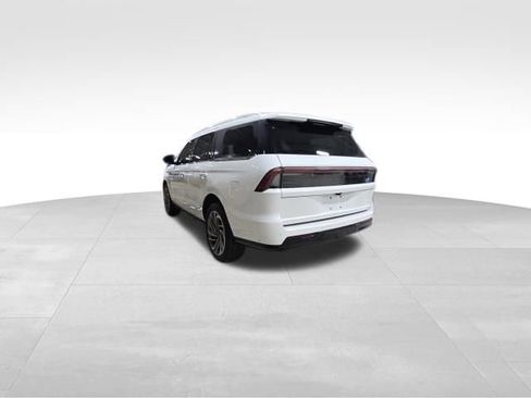 Used 2025 Lincoln Navigator Reserve image 5