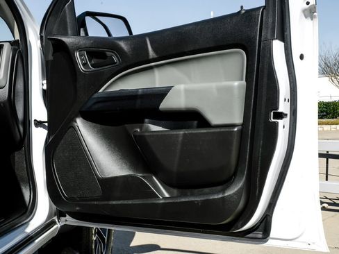 Used 2019 Chevrolet Colorado W/T RWD image 37