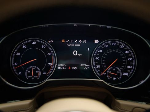 Used 2017 Bentley Bentayga AWD/4WD image 40