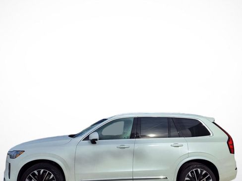 Used 2026 Volvo XC90 B5 Plus image 3