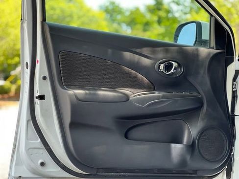 Used 2014 Nissan Versa SV FWD image 10