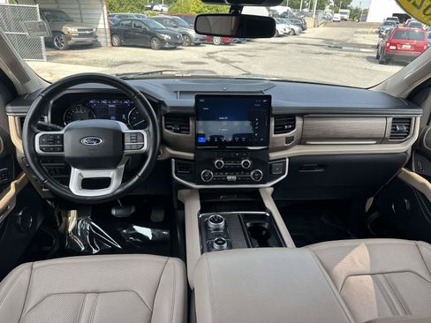 Used 2022 Ford Expedition Limited AWD/4WD image 7