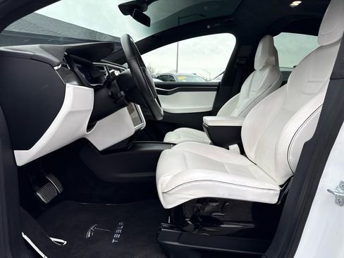 Used 2016 Tesla Model X 60D image 25