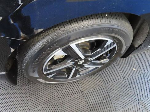 Used 2025 Nissan Sentra SV w/ All-Weather Package FWD image 8