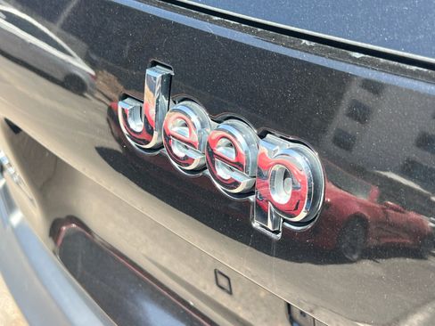 Used 2019 Jeep Cherokee Latitude w/ Popular Appearance Group AWD/4WD image 21