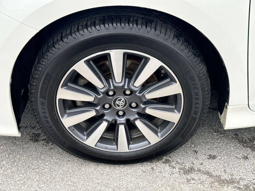 Used 2018 Toyota Sienna Limited Premium w/ Carpet Mat Package AWD/4WD image 2