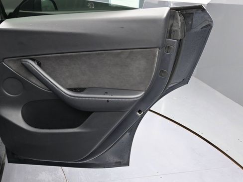 Used 2021 Tesla Model Y Long Range image 39