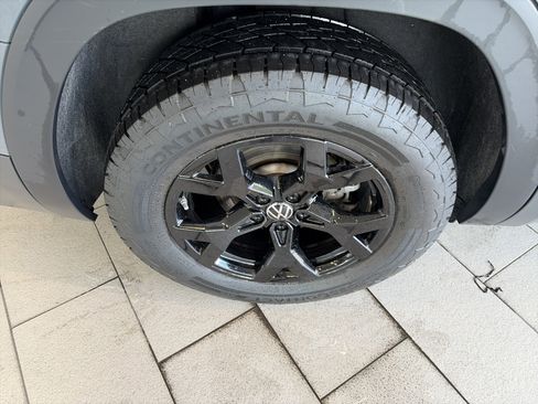 Used 2025 Volkswagen Atlas Peak Edition SE AWD/4WD image 7