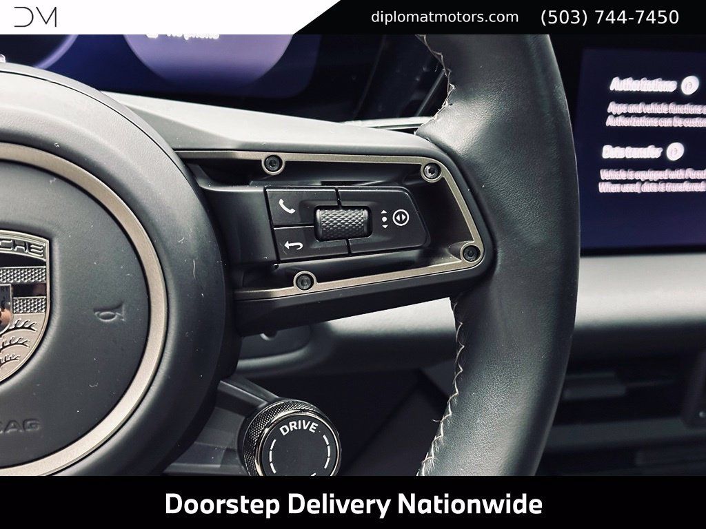 Used 2024 Porsche Macan Turbo Electric AWD/4WD image 32
