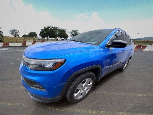 Used 2022 Jeep Compass Latitude FWD image 5