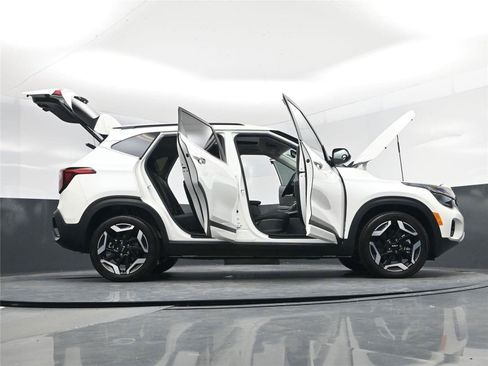 Used 2025 Kia Seltos SX w/ SX Sunroof Package image 21