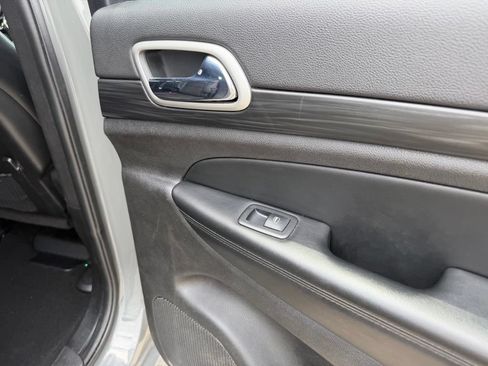 Used 2021 Jeep Grand Cherokee Laredo X AWD/4WD image 35