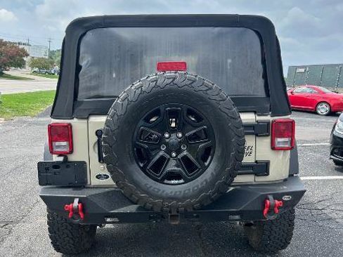 Used 2017 Jeep Wrangler Sport AWD/4WD image 7