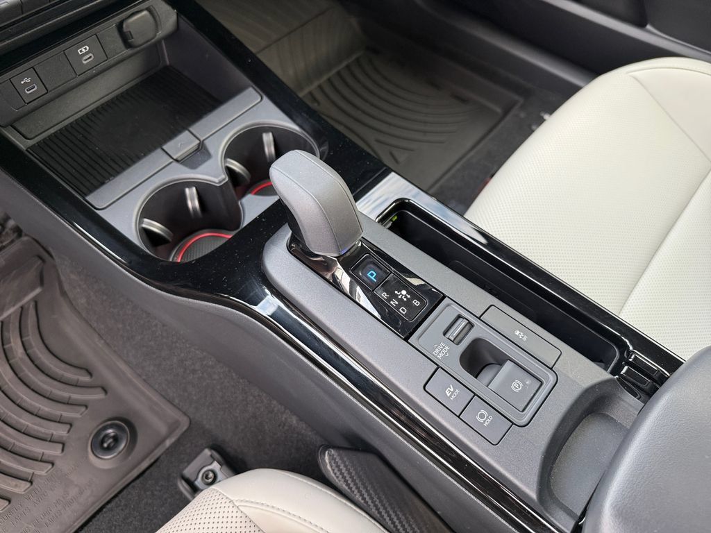 Used 2024 Toyota Prius XLE FWD image 26